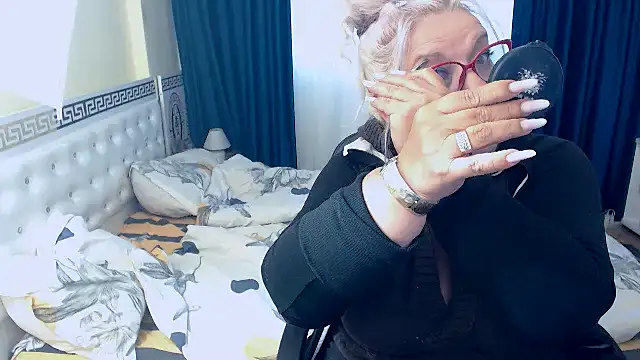 SonyaHotMilf online show from October 2, 12:32 pm