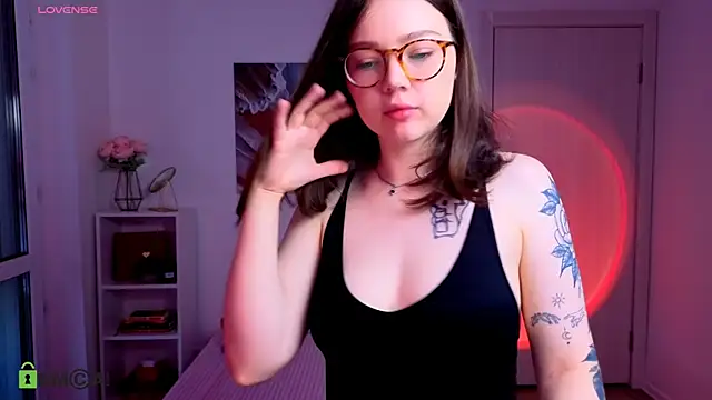 Snapshot of MilenaSaint chatting on October 3, 4:28 am MilenaSaint online show from October 3, 4:28 am