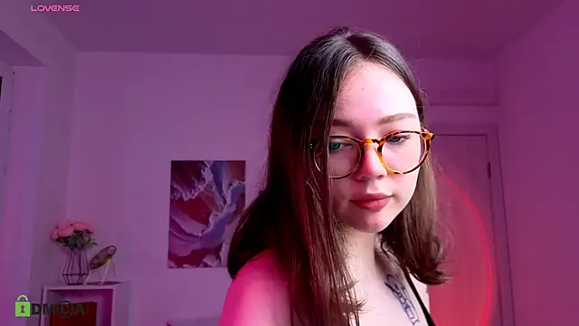 Snapshot of MilenaSaint chatting on September 19, 4:44 am MilenaSaint online show from September 19, 4:44 am