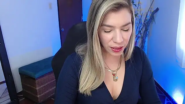 Snapshot of ms_sofia_x chatting on October 27, 5:30 pm ms sofia x online show from October 27, 5:30 pm