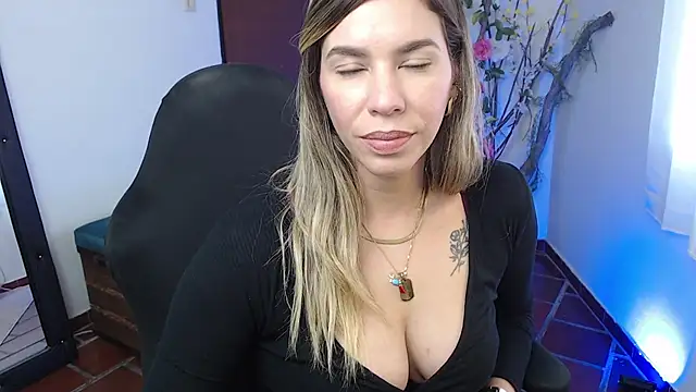 Snapshot of ms_sofia_x chatting on October 9, 6:45 pm ms sofia x online show from October 9, 6:45 pm