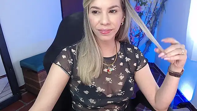 Snapshot of ms_sofia_x chatting on October 30, 5:58 pm ms sofia x online show from October 30, 5:58 pm