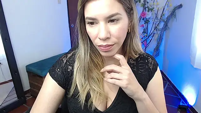 Snapshot of ms_sofia_x chatting on September 23, 5:11 pm ms sofia x online show from September 23, 5:11 pm