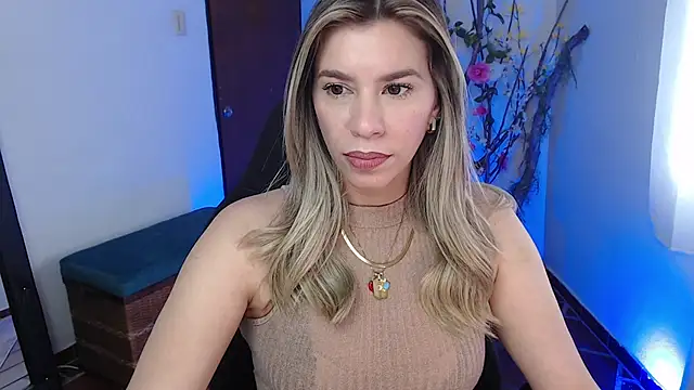 Snapshot of ms_sofia_x chatting on October 20, 3:04 pm ms sofia x online show from October 20, 3:04 pm