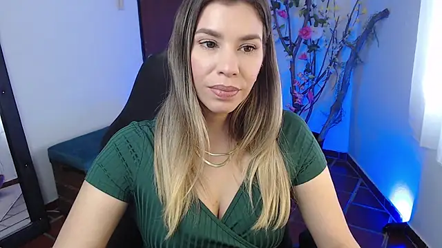 Snapshot of ms_sofia_x chatting on October 14, 4:42 pm ms sofia x online show from October 14, 4:42 pm