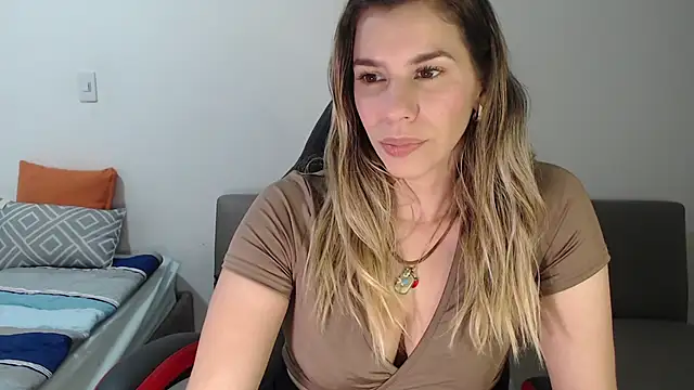 Snapshot of ms_sofia_x chatting on October 3, 12:49 am ms sofia x online show from October 3, 12:49 am