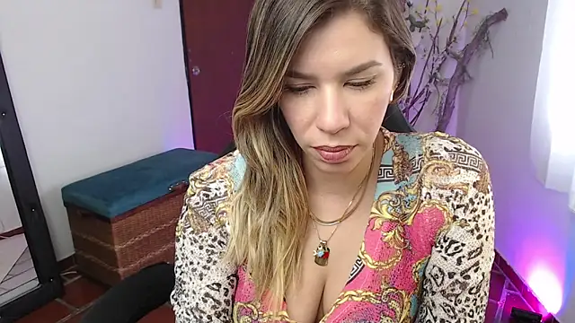 Snapshot of ms_sofia_x chatting on October 8, 6:23 pm ms sofia x online show from October 8, 6:23 pm