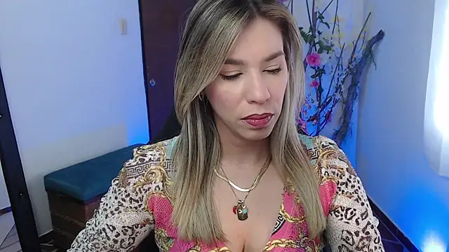 Snapshot of ms_sofia_x chatting on October 23, 3:29 pm ms sofia x online show from October 23, 3:29 pm