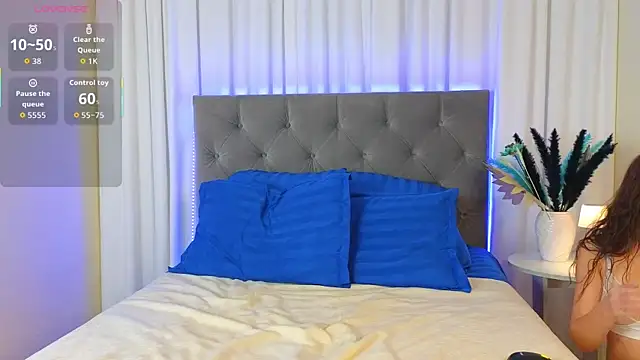 Ariana Petite online show from November 18, 12:22 am