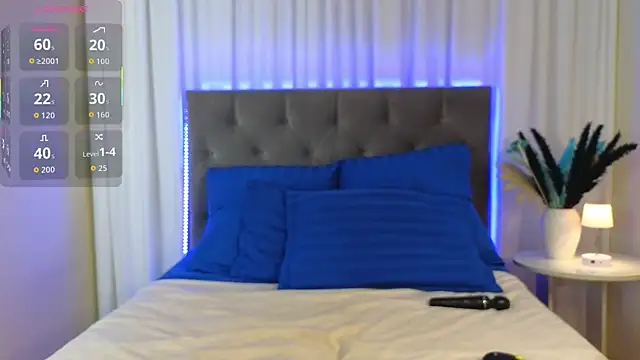 Snapshot of Ariana_Petite chatting on October 20, 11:30 pm Ariana Petite online show from October 20, 11:30 pm