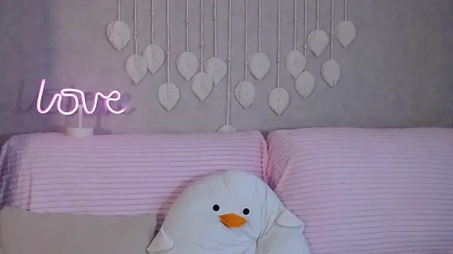 SindyXNiksy online show from April 11, 1:15 pm