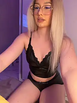 mollyxxx online show from July 1, 1:49 am