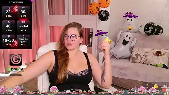 KellyKleine online show from October 30, 11:22 am