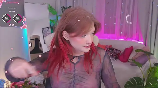 Snapshot of Crazy_Wine chatting on October 21, 9:41 pm Crazy Wine online show from October 21, 9:41 pm