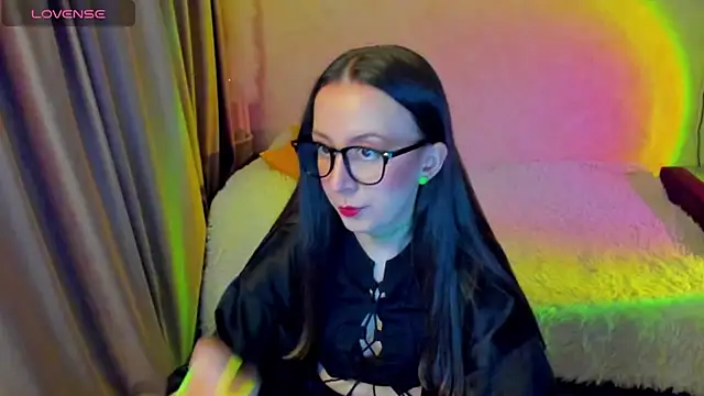 CurlySteph online show from March 28, 6:18 pm