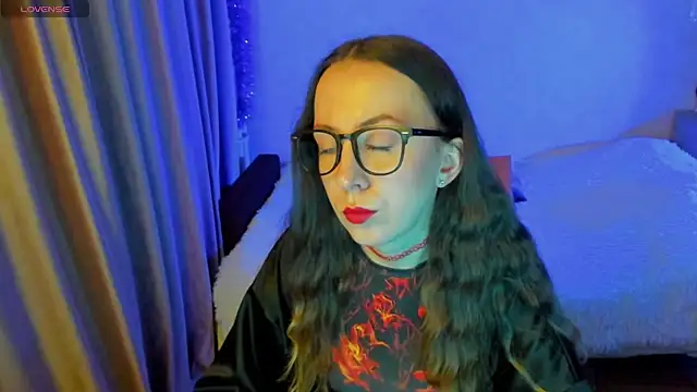 CurlySteph online show from October 4, 6:45 pm