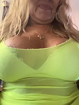 Snapshot of camelia3 chatting on October 28, 11:49 am camelia3 online show from October 28, 11:49 am