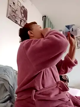 Hottie-Mom online show from April 14, 9:31 am