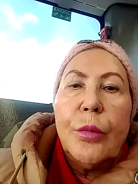 Hottie-Mom online show from November 3, 11:14 am