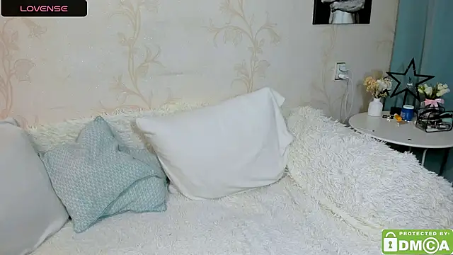 Snapshot of EmmaAmazingEyes chatting on October 21, 4:00 pm EmmaAmazingEyes online show from October 21, 4:00 pm