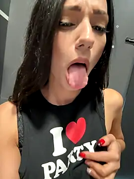  MiaQueen  online show from September 27, 9:00 pm