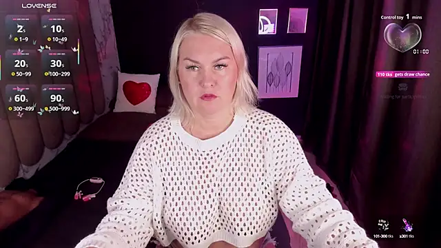 Snapshot of YolandaKiss chatting on October 6, 8:24 pm YolandaKiss online show from October 6, 8:24 pm