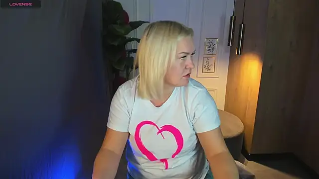 YolandaKiss online show from November 20, 7:37 pm