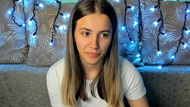 MaggieCake online show from October 19, 2:13 am