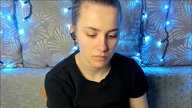 MaggieCake online show from April 14, 4:56 am