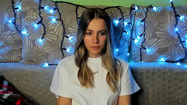 MaggieCake online show from November 8, 1:43 am