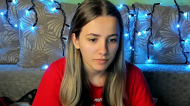 MaggieCake online show from October 31, 4:03 am