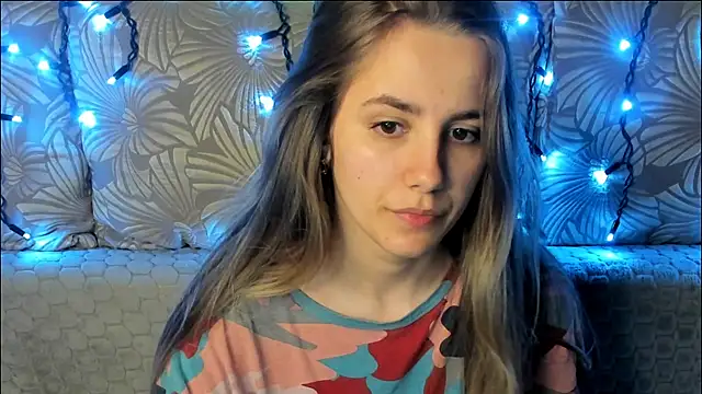 MaggieCake online show from April 19, 12:43 am