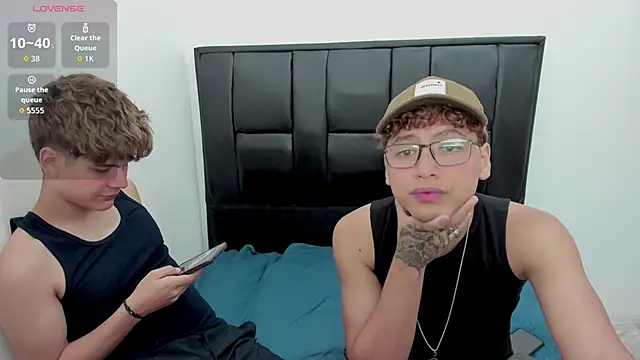 javieryalejandro online show from October 13, 8:11 pm