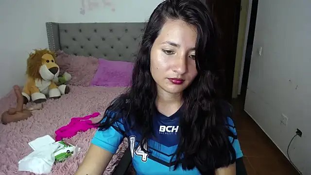 emily honter online show from November 18, 7:04 pm