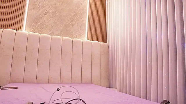 emyli sw  online show from April 19, 3:06 am