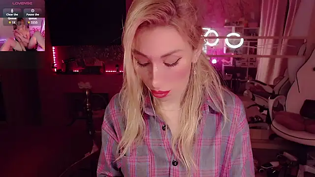 Snapshot of AnnieGOld_ chatting on September 28, 10:26 pm AnnieGOld  online show from September 28, 10:26 pm