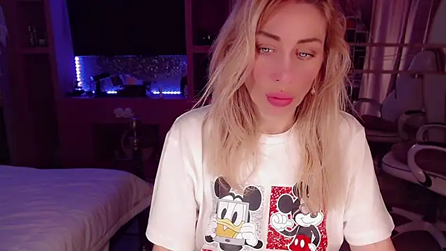 Snapshot of AnnieGOld_ chatting on October 26, 11:44 pm AnnieGOld  online show from October 26, 11:44 pm