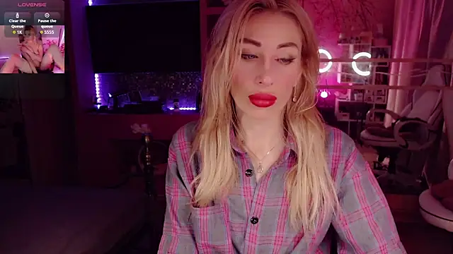 Snapshot of AnnieGOld_ chatting on September 25, 5:55 pm AnnieGOld  online show from September 25, 5:55 pm