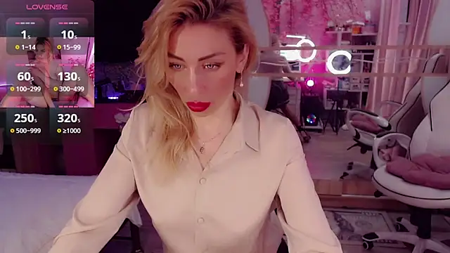 Snapshot of AnnieGOld_ chatting on October 31, 7:51 pm AnnieGOld  online show from October 31, 7:51 pm