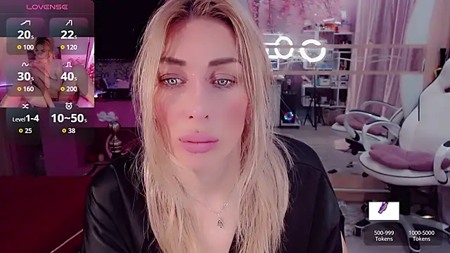 Snapshot of AnnieGOld_ chatting on October 11, 11:18 pm AnnieGOld  online show from October 11, 11:18 pm