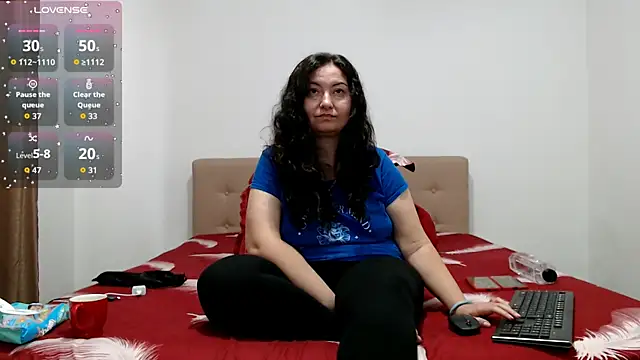 Snapshot of BBW_MILF_4U chatting on October 18, 8:28 am BBW MILF 4U online show from October 18, 8:28 am