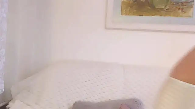 Snapshot of Sarah4you chatting on October 13, 9:39 pm Sarah4you online show from October 13, 9:39 pm