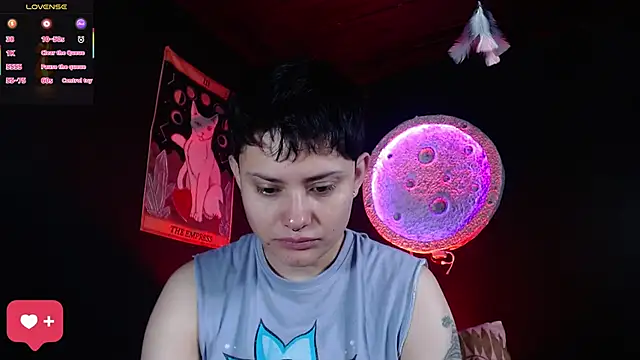 girl intense444 online show from April 5, 1:21 pm