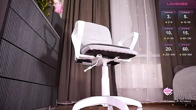 Snapshot of Amina_Key chatting on October 25, 5:04 am Amina Key online show from October 25, 5:04 am