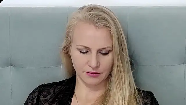 K  Adrienne online show from October 4, 5:46 am