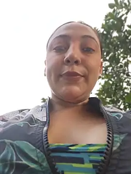 VickyHoult online show from April 4, 9:35 pm