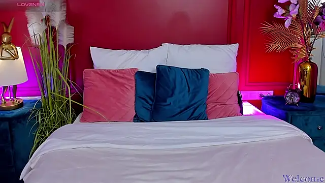 Snapshot of MiaMuse chatting on October 1, 12:21 pm MiaMuse online show from October 1, 12:21 pm