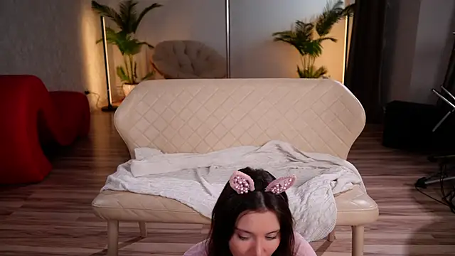 KittyCaitlin online show from April 11, 8:23 pm