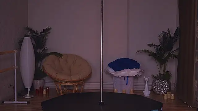 KittyCaitlin online show from February 4, 7:06 pm