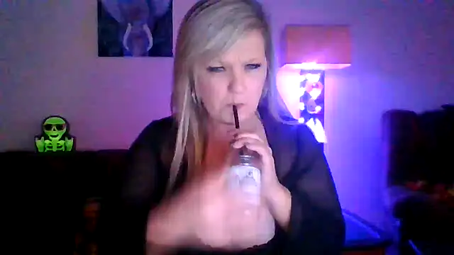BigTitBarbie68 online show from September 22, 3:16 am